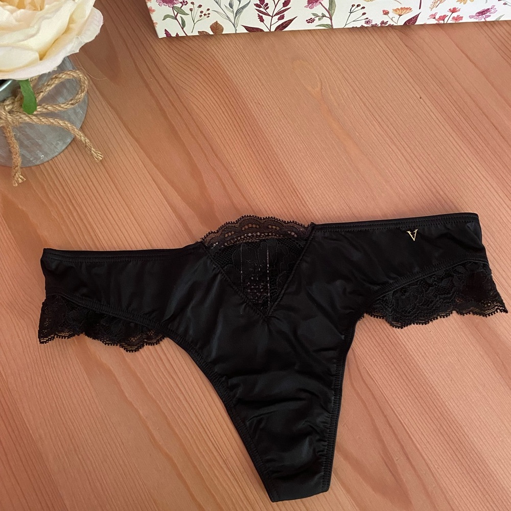 NWOT Victoria’s Secret panties sz S
